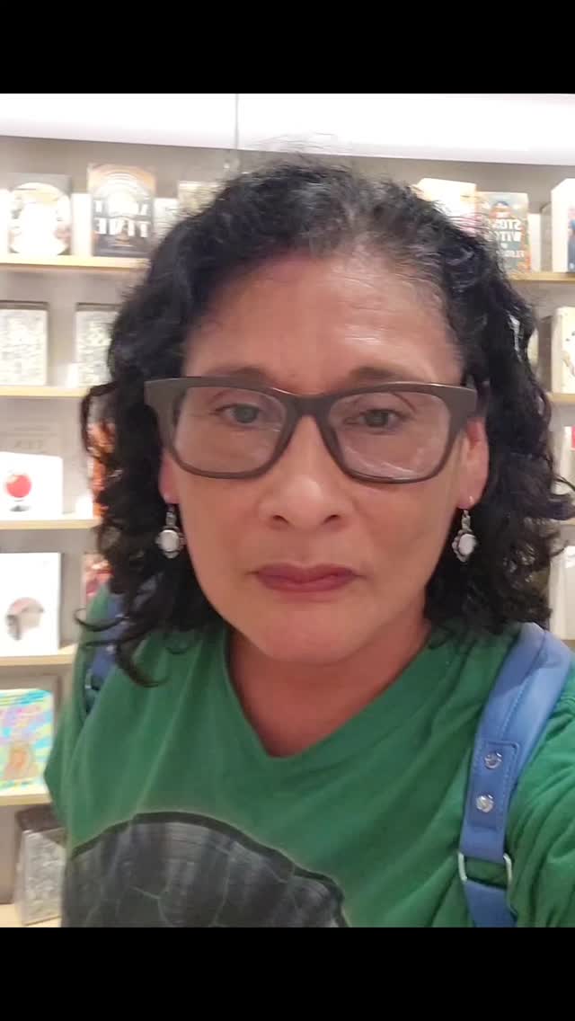 📚😊📚Supporting Indie authors & Indie bookstores makes for happy reading!
@madredbooks
#booklovers #alwaysreading #indiebookstores #indieauthors
#behappy
🌟 Connect with me,
author Renee Coloman, at
Rcwriter-pen-ink-suffering.com