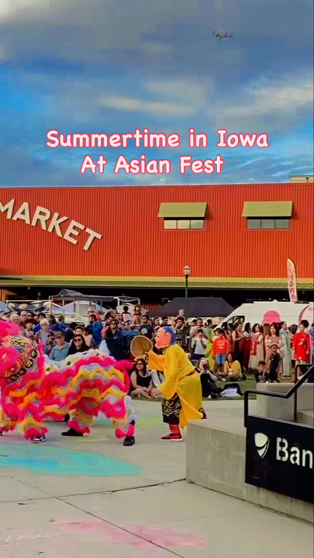 TBT to our performance at the Cedar Rapids Iowa Asian Fest. Always fun to share the Sar Ping Lion Arts with a wonderful community! ❤️❤️❤️ #zykfa #liondance #sarping #cedarrapids #madisonwi