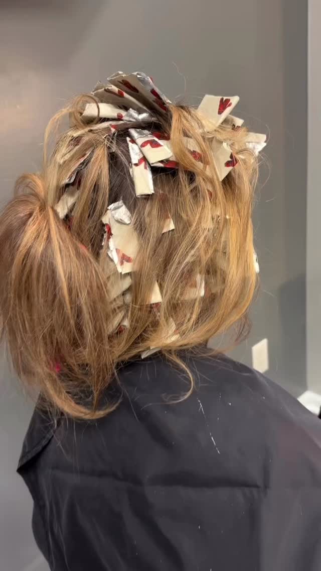 We love a transformation 😍 amazing work @lillydoes.hair
#hair #hairsalon #westchester #pa #haircolor