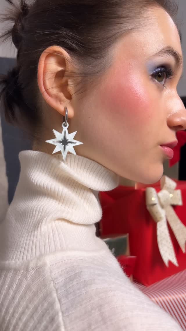 Las estrellas más brillantes en verde menta y plata ✨⭐️
Hay dos colores diferentes para elegir. Puedes verlas en la web. #pendientesoriginales #regalo #reyesmagos👑
¿Tienes ya las tuyas?