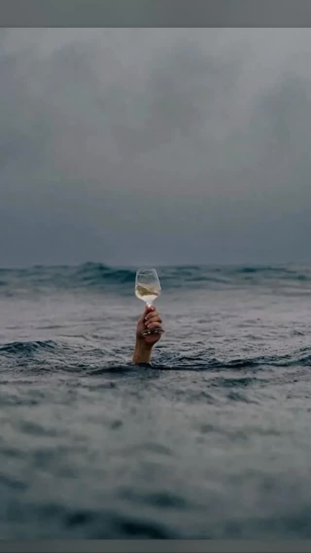 Happy new ways my friends!
Begin again.
A softer pace.
Clearer choices.
More space to breathe, to feel, to arrive.
🤍✨
and love.. LOVE
#happynewways
#beginagain #love