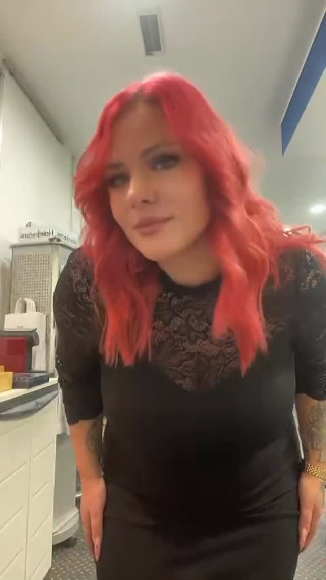 ✨🍾 Le salon Ryanhair à Bonnevoie vous souhaite une très belle et heureuse année 2026, remplie de bonheur, de succès et de belles coiffures ! 🍾
#luxembourg #hairdresser #coiffures #2026