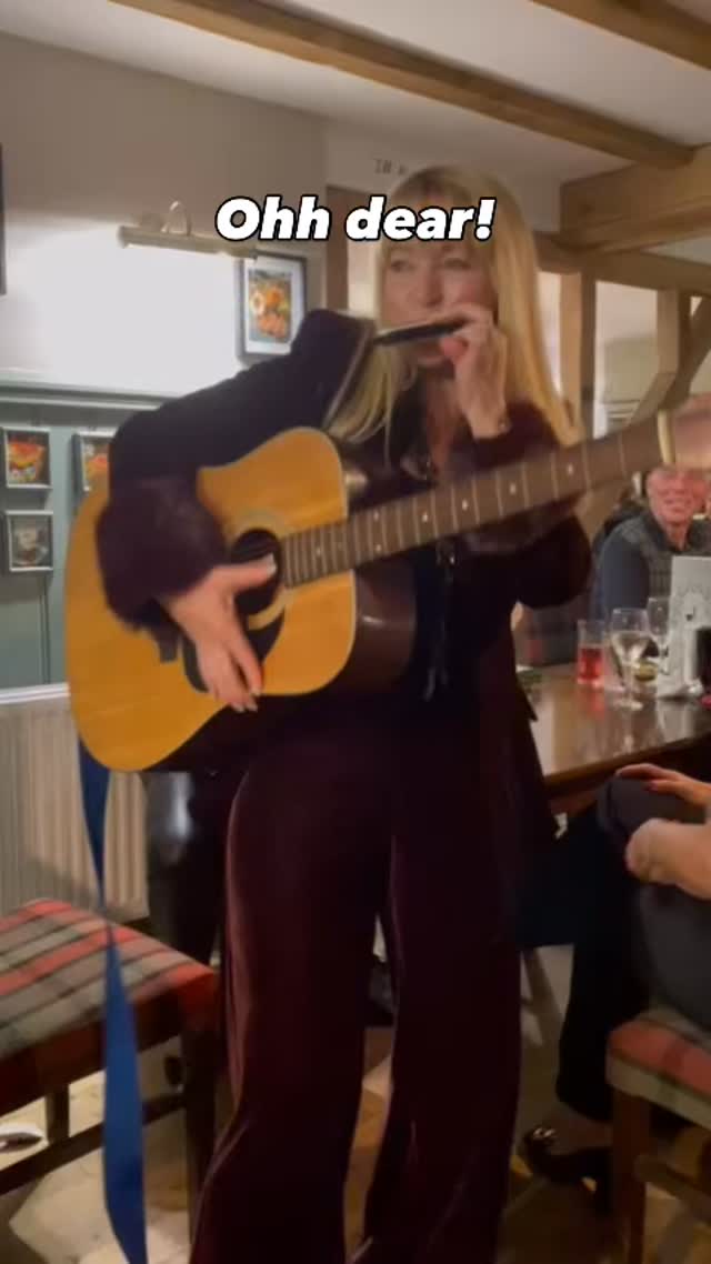 The Rose & Crown, Brentwood witnessed something truly magical… or at least memorable 😄
Gillian leapt up, grabbed a guitar AND a harmonica, and gave us a performance that will live on in Rose & Crown folklore forever. Was it bold? Yes. Was it unexpected? Absolutely. Was it technically flawless? …let’s just say the confidence was doing most of the heavy lifting 🎶
Don’t worry though — there will be better acts on New Year’s Eve (we promise). And if not, definitely by 2026 😂
Big round of applause for Gillian for having the courage we all wish we had after a couple of drinks 👏
#RoseAndCrown #BrentwoodPub #LiveMusic #OpenMicEnergy #BraveNotPerfect PubNights GuitarAndHarmonica LegendsOnly SeeYouNYE 2026WillBeBetter