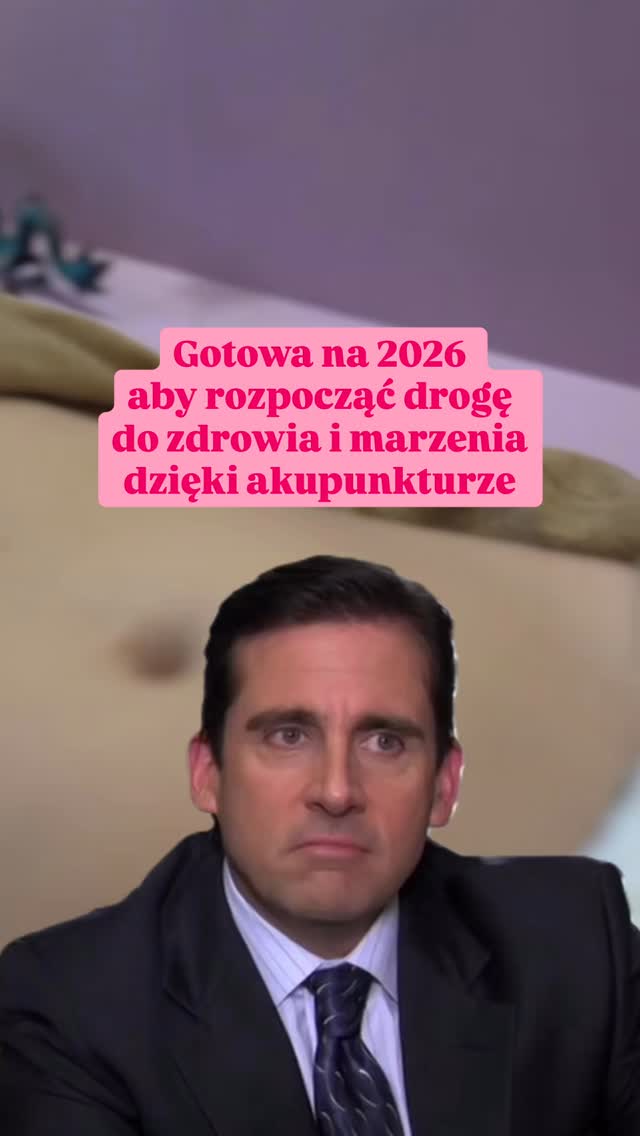 Gotowa na 2026?
Gotowa zaplanować, a nie tylko marzyć? ✨
Tak, wiem…
Igły.
Lęk.
Stres.
I ten głos w głowie: „czy ja dam radę?”
A jednocześnie jest coś ważniejszego:
🎯 Twoje zdrowie
🧘🏻♀️ Twoja równowaga
🤍 Twoje marzenie
⚖️ Życie bez bólu
🌸 Płodność i zaufanie do ciała
✨ Naturalna uroda, jędrność skóry, blask
🌱 Poczucie, że w końcu robisz coś dla siebie
Akupunktura jest jedną z najskuteczniejszych naturalnych metod, które mamy, by realnie wesprzeć ciało w zmianie.
Akupunktura to nie magia —
to realna, skuteczna metoda, która wspiera:
– kobiecą równowagę
– przygotowanie ciała do ciąży
– regenerację, napięcie i jakość skóry
– układ nerwowy (a ten wie, kiedy ma odpuścić)
Jeśli 2026 ma być rokiem:
– świadomego dbania o płodność
– troski o ciało i emocje
– naturalnych metod zamiast ciągłej walki
– pracy z ciałem, a nie przeciwko niemu
– świadomych decyzji, a nie odkładania
to to jest moment, by planować i rezerwować swoje wizyty.
Nie pozwól, żeby strach przed igłą był silniejszy niż Twoje marzenie.
Masz tę metodę na wyciągnięcie ręki.
A ja jestem tu, żeby Cię przez ten proces przeprowadzić 🤍
Reszta przychodzi krok po kroku 💫
Zaopiekuj się sobą w Bertha Holistic 🌿
