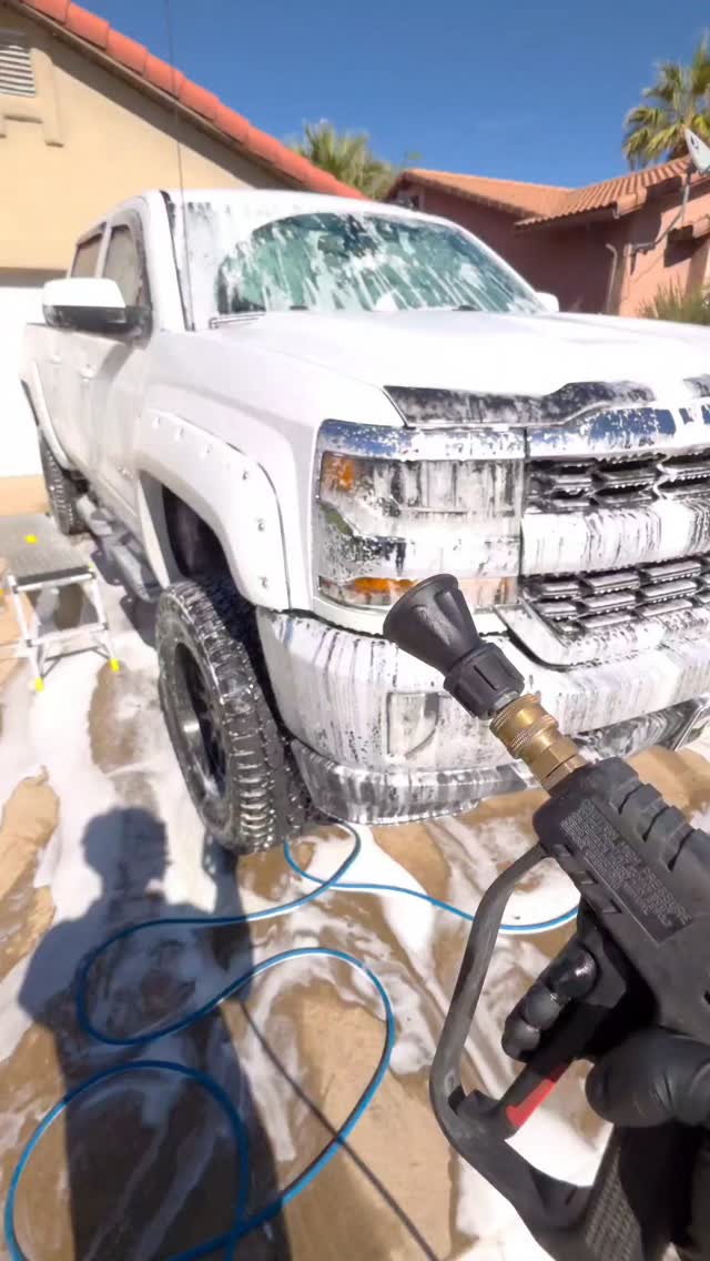 Race against the sun!
Interested in taking care of your investment? REACH OUT! Start the New Year FRESH AND CLEAN!
#mesquitenv #mesquitedetailing #autodetail #fyp #truckdetailing