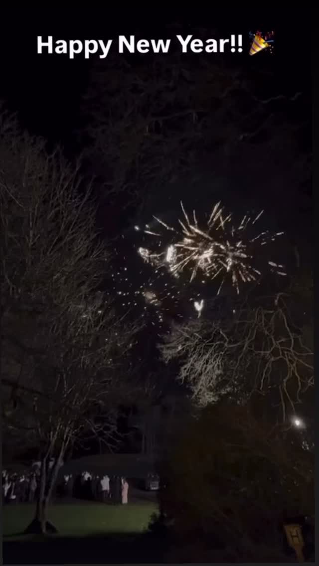 We spent Hogmanay at @enterkine_country_house_resort and @littleredweddingband had the wedding dancefloor bouncing from the very first tune. 🎶🔥
As well as the party hits and ceilidh favourites — we dropped a wee GBX-style DJ set, the place absolutely erupted. The energy was unreal right through to the bells.
A brilliant night with great people, great music, and the perfect start to 2026. 🥃✨
#HogmanayWedding #EnterkineHouseHotel #LittleRedWeddingBand #scottishwedding