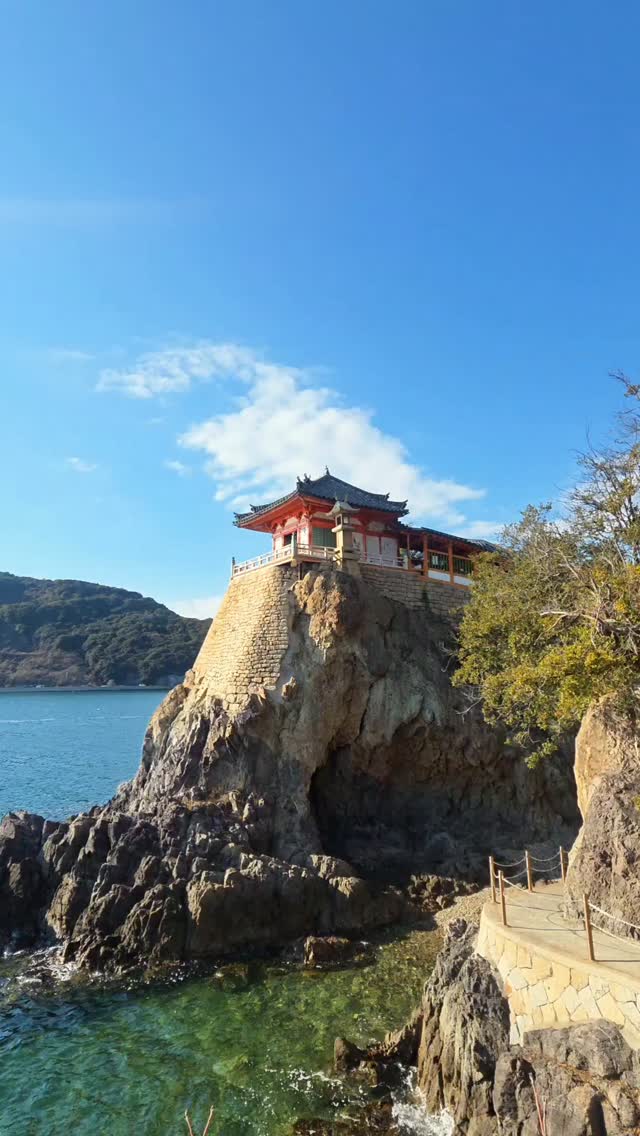 Abuto Kannon is a stunning cliffside Buddhist temple in Fukuyama, Hiroshima.
The inside of the temple is surprising, you have to see for yourself. I won’t spoil it 👀
#AbutoKannon #hiddengems #Fukuyama #Hiroshima #JapanTravel