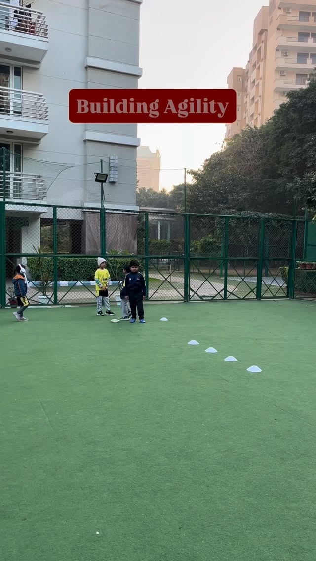 Agility training for Under-7s at FAB Football Academy Gurgaon branch.
Credits: @mohit_arya19xx
#footballacademy #footballtraining #footballforkids #gurgaon