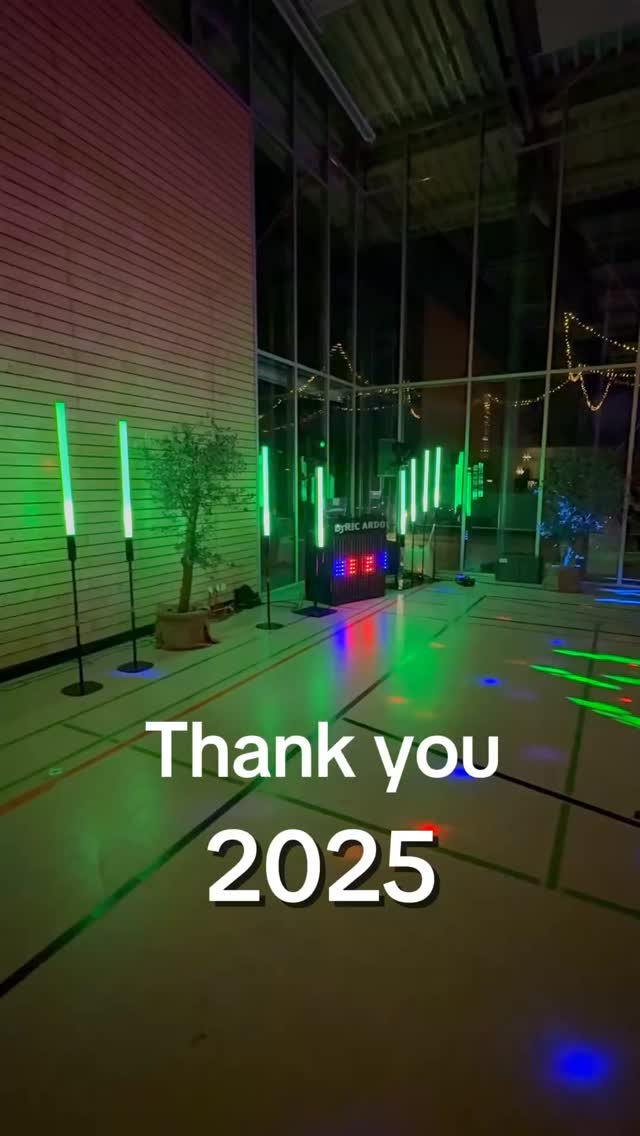 2025 – was für ein Jahr ! 🔥
Unzählige Events, volle Tanzflächen und unvergessliche Momente.
Ein riesiges Dankeschön an alle Brautpaare, Kunden und Partner für euer Vertrauen – ohne euch wäre all das nicht möglich gewesen. 🙏❤️
Jeder Auftritt ist für mich mehr als nur ein Auftrag.
Sie bedeutet Verantwortung für Stimmung, Emotionen und bleibende Erinnerungen.
Planst du ein Event für 2026?
Sichere dir jetzt noch einen Termin für deine Hochzeit | Firmenevent | Privatevent
#djlife #djrecap #djevent #thankyou
