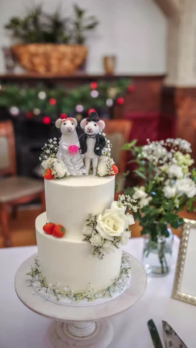 2025 Wedding Season has been golden ✨
.
.
.
#bakersofinstagram #cakedesign #cakedecorator #weddingcakes #weddingcakedesign #cakecakecake #cakedecorating #2025