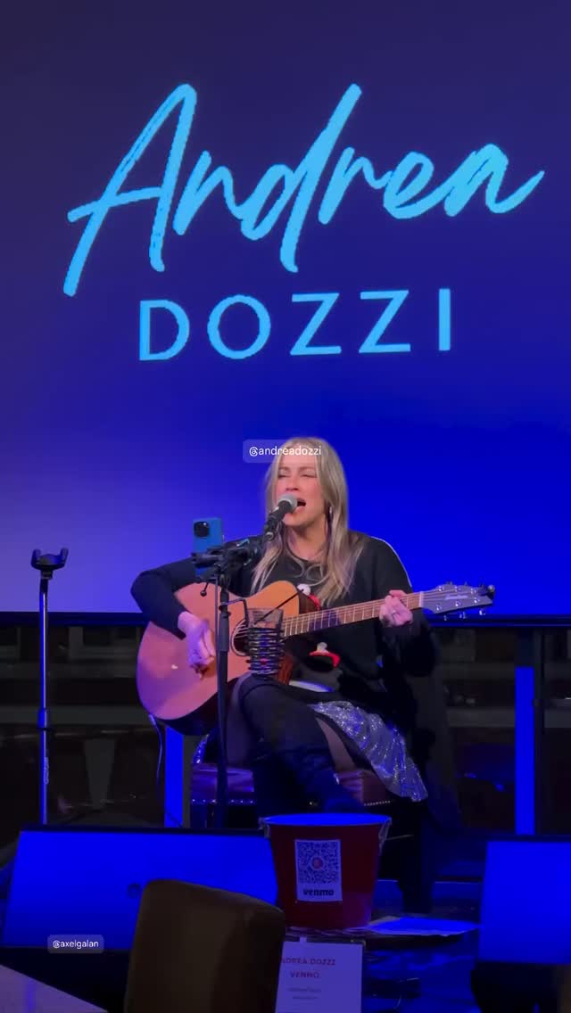 My eyes are up here 👀
@ellalangleymusic @rileyduckman #youlooklikeyouloveme #music #comedy #live