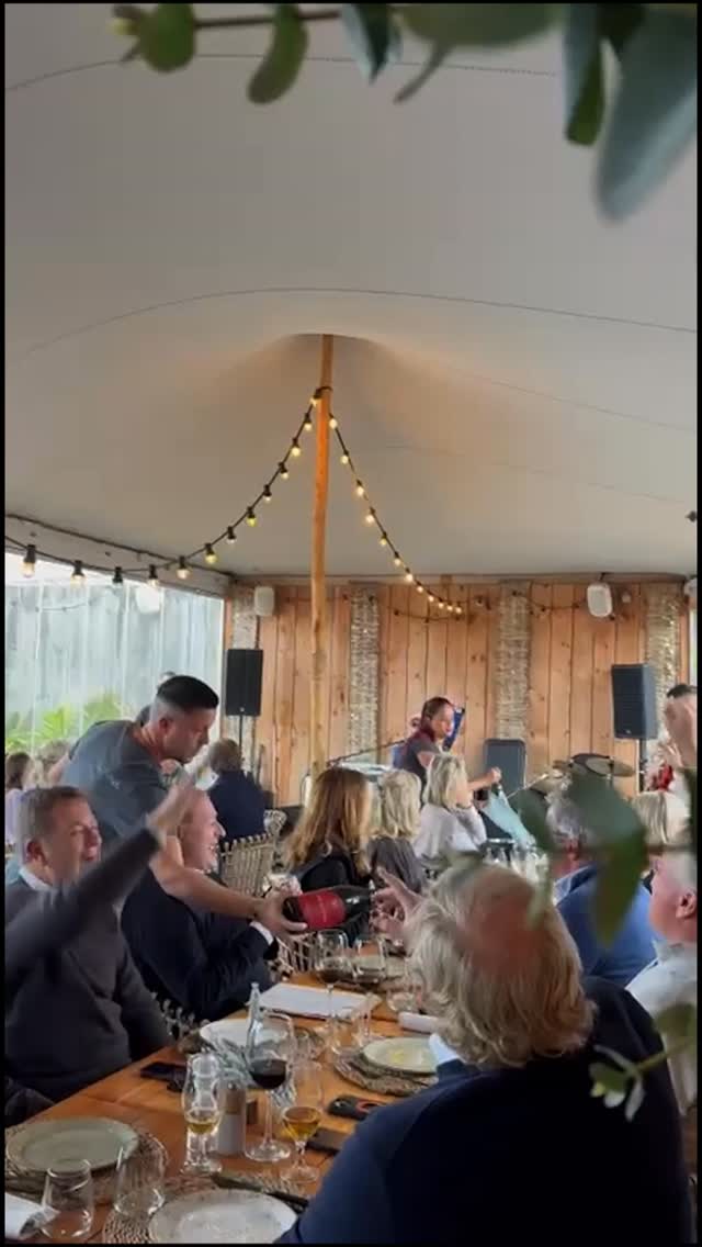 New year, great plan 🌊✨
Good people, glasses up 🥂 music, sunshine and a reason to celebrate ☀️🎶
This is how we welcome the first day of the year.
Hello, 2026 🤍
#luumabeachrestaurant #luumabeachmarbella #marbellaweekend #marbellatrip #marbellalifestyle #marbellaspain #marbellavacation #elrosariobeach