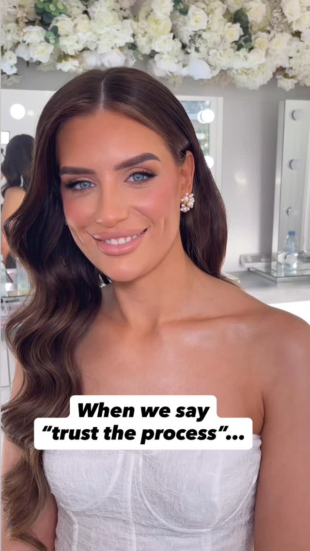 This look didn’t happen by accident.
✅Timing.
✅Technique.
✅Patience.
The foundation is set long before the final brush-out.
If you rush the process, the result will always show it.
For stylists who care about longevity, control, and clean structure ✌️ this is where the work really happens.
Save this for your next bridal booking.🤍
Makeup by amazing @lauracarrollmakeupartistry