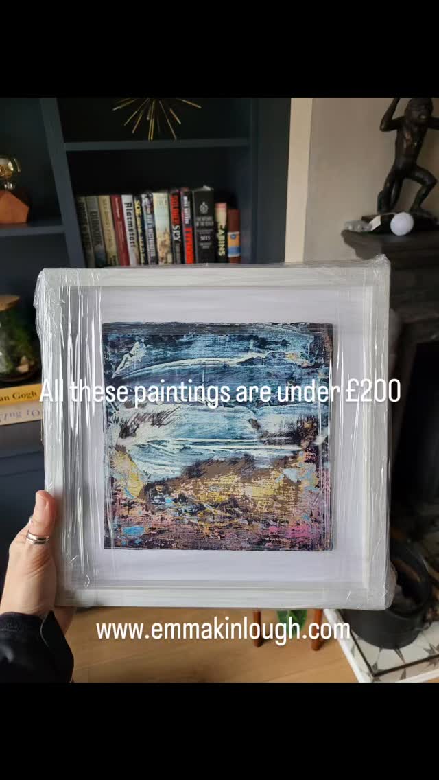 Minature paintings priced under £200! Check out emmakinlough.com for more info!
#belfast #walldecor #giftideas #artlover #smallpainting