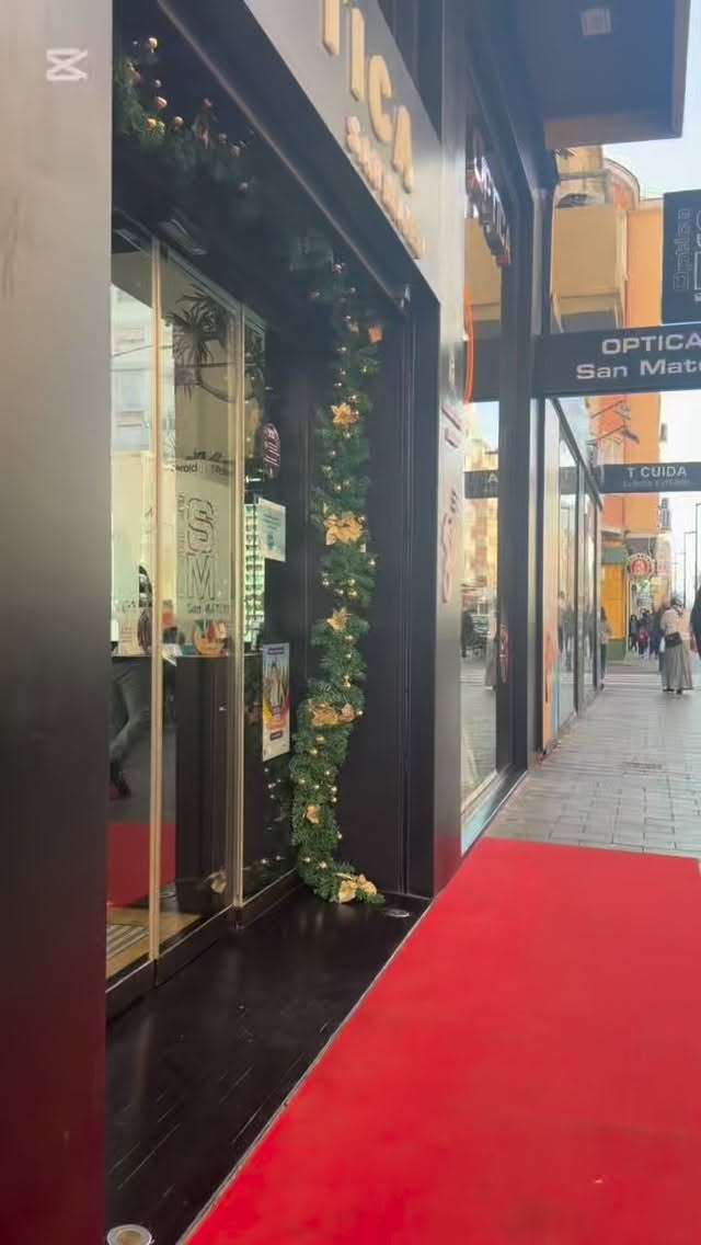 👑✨ Aviso importante para Sus Majestades los Reyes Magos:
las cartas ya están listas.
Los peques pueden venir a escribirlas, soñar a lo grande y dejar volar la imaginación.
Nosotros ponemos las cartas, los polvorones y el ambiente navideño.
La magia la ponen ellos 💫
#ReyesMagos #CartaALosReyes #NavidadMágica #ÓpticaSanMateo #Ilusión