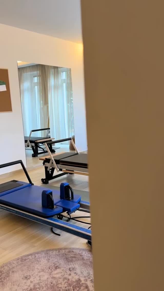 Az új év két új reformer pilates géppel indul, így egy 3, egy 4 fős és egy magánterem is vár mostantól Benneteket! 🤍
🤸🏽 Reformer óráinkat is elkezdjük feltölteni az online térbe, hogy minél egyszerűbben be tudjatok jelentkezni minup rendszerünkön keresztül!
💌 Ha még nincs időpontod a jövő hétre, irány a minup (link a bioban), vagy üzenj nekünk!
🤍 Szeretettel várunk!
#regenerationstudio #pilatesstudio #reformerpilates #reformergyor #pilatesgyor
