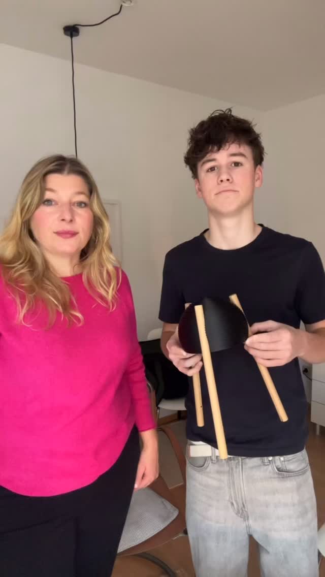 2025.
Eines der herausforderndsten – und gleichzeitig schönsten Jahre in meinem Business-Leben.
Umzug nach Potsdam.
Neue Wohnung. Neues Büro. Neue Schule.
Neue Routinen. Neue Fragen. Hürden, nicht immer einfach - manchmalviele auf einmal.
Und genau dadurch: Wachstum.
Veränderung ist kein Nebenschauplatz.
Sie ist das Leben – privat wie im Business.
Sie ruckelt. Sie fordert. Und sie bringt dich näher zu dir.
Genau das ist auch mein Job:
Businesses durch kleine, kluge Justierungen wachsen zu lassen.
Nicht lauter. Sondern klarer.
Nicht schneller. Sondern stimmiger und einfacher am Ende.
Mein Fazit 2025:
Sei mutig. Geh los.
Es lohnt sich, dem eigenen Herzensweg zu folgen – auch wenn er sich erst unterwegs so richtig sortiert. Die Hürden gehören dazu, um springen zu lernen.
🪽 Alles beginnt mit einer Idee.
@cafe.franz
@feinedesigns
@ankezielinski_coaching
@dkjs_bildungsstiftung
@strehlow_gmbh
@strehlowtherapiezentrum
@qemetic
@entwicklungtutgut
@hwk_magdeburg
@ikum_institut_magdeburg
@ks.coach4kids