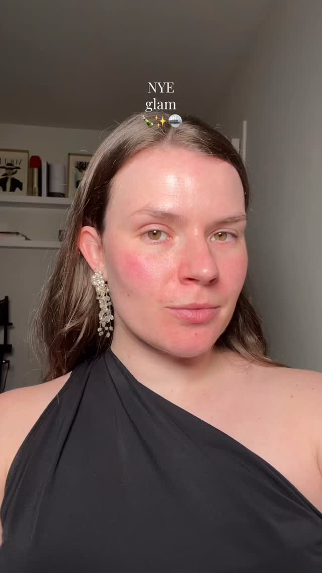 NYE glam loading… 🍾✨🪩
From a red face to bronzed 🤎
Tutorial coming tomorrow so stay tuned
•
•
•
•
•
New years eve glam - nye makeup
#nyeglam #nyemakeup #makeuptransformation #makeupbeforeandafter #nyemakeuplook