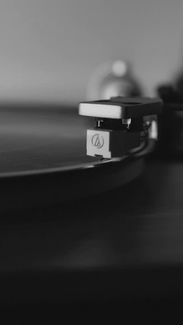 Ring in the New Year with a celebration of rejuvenation – Futurist V by Future Cosmetics.
As the clock strikes midnight, let go of the old and welcome the new, with skin prepared for a stunning transformation.
Infused with cutting-edge science and the magic of rare botanicals, every drop of Futurist V is a
gift of innovation your skin deserves.
This New Year, pledge to elevate your beauty routine for a future of breathtaking radiance.
#future5elements #FuturistV #NewYearGlow #SkincareInnovation #RadiantFuture