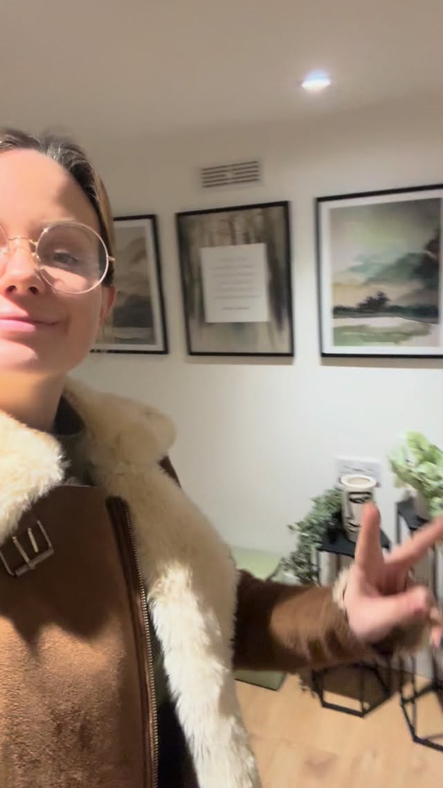 When you feel that all or nothing pull at the start of a new year, PAUSE!
That urge to go all in is really your brain craving control and clarity. But sustainable change grows from consistency, not intensity.
Instead of asking “Can I do this perfectly?”, try “What’s one small thing I can do most days?”
All or nothing often leads to… nothing.
Small and steady leads to something that lasts.
#NewYearHabits #PsychologyOfChange #ProgressNotPerfection #SustainableHabits