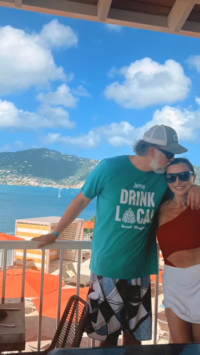 2025 was a good year! I love New Year’s Eve - not because I’m out doing the bend and snap 🫰 😂 - but because it’s the end of a year and the beginning of a new one.
I’ll be asleep before the ball drops at midnight …and that’s the way I like it.
See your beautiful faces in 2026.
#newyear #extensions #hairtransformation