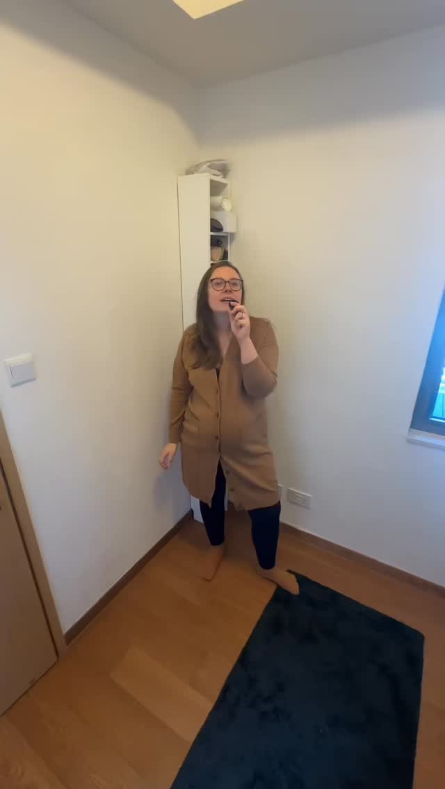 Nursery progress update as we add styling 🧸 this vintage Americana theme has a chokehold on me 😭💙
wipeable changing pad - @petitbazaar
lamp, window treatment - @taobao.hongkong
baby romper - @ralphlauren