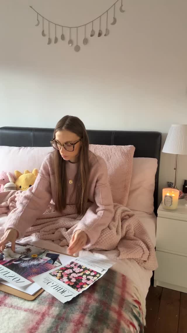 This year I want to tap more into my creative side, not through force, perfection or trying to accomplish something, but simply just allowing creative juices to flow and have fun.
I used to LOVE creating collages from magazines.
Anyone else used to create their dream home, room by room from an Argos catalogue or was that just me? đ
Iâm feeling called to create a bullet journal, paint more, doodle, colour, make cards, write, be present and fully immersed.
Whether thatâs at home, at a class or a workshop of my own that I host đ
Creativity brings people together.
We need more fun and playfulness in our lives.
When was the last time you got creative?
And what brought YOU joy today?
.
.
.
#visionboarding #creativity #collaging #joyfuljanuary #findingjoy