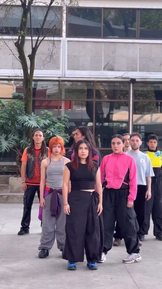 Un nouveau projet démarre : la création d’une version de Rave Lucid, avec un cast 100 % mexicain, réunissant des danseur·se·s de CDMX, Guadalajara, Mérida et Durango.
Le choix du Mexique est évident : c’est l’un des pays où la danse electro est la plus pratiquée et la plus vivante au monde, portée par une scène active, engagée et en constante évolution.
La première représentation aura lieu à l’automne 2026 à Mexico.
Merci @ifal_mx @franciaenmexico @inbamx sans vous le projet n’aurait pas vu le jour.
@carlinepop @ainhoa.otero
🇲🇽❤️🔥