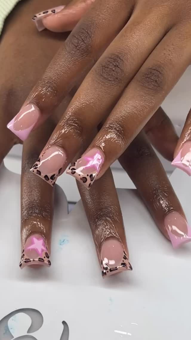 This is your sign to switch up your French tips 💕
#shorties
#leopardnails
#ducknails
#phillynails
#trendingnails