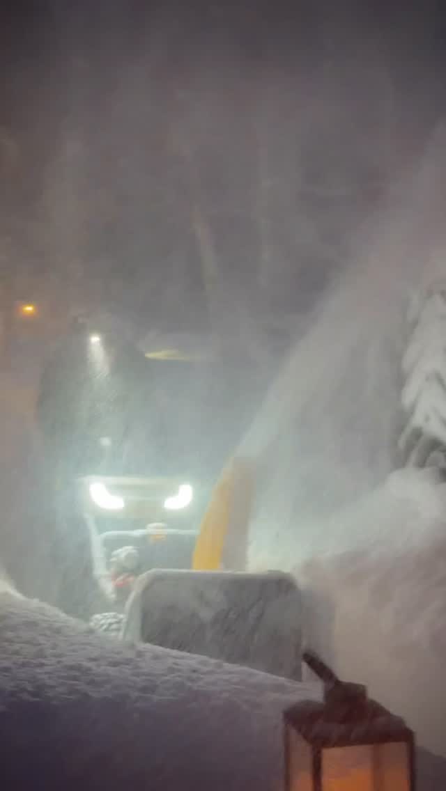 This is why Paul did not do the snow dance recently. But some of you did so he had some snow work to do yesterday😂
📍Levi Foxfires
Finish Lapland
#visitlapland #finnishlapland #snowytrees