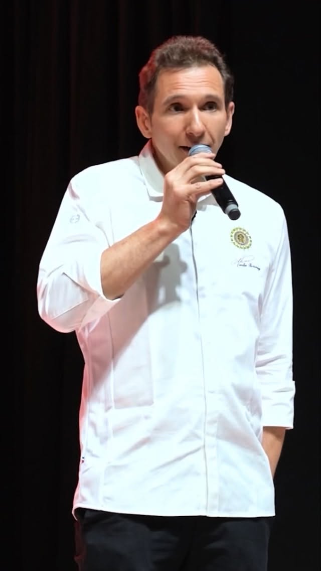 What a year!
Thank you all for an amazing 2025.
Now, let’s welcome 2026!
Happy New Year to you and your loved ones. I wish you health, happiness, and the strength to turn your projects into reality.
For me, 2026 will be a major milestone: achieving and completing my sugar-free pastry book.
Let’s rock 2026!