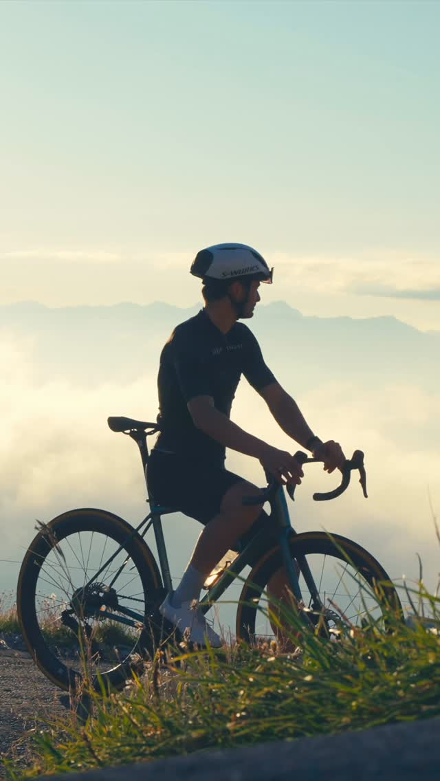 2025 aura permis à @cyklistgap de continuer à prendre son envol ! L’année 2026 s’annonce déjà exceptionnelle, vous allez en prendre pleins les yeux ! 🔥
Un immense merci à tous pour votre confiance et votre sympathie chaque jour !
Vous êtes de plus en plus nombreux à pousser la porte du magasin et nous avons hâte de pouvoir vous renseigner et vous conseiller tout au long de l’année ! 🤩
Et également merci @specialized_fr pour cette belle collaboration ⚡️
À très vite !
L’équipe @cyklistgap !