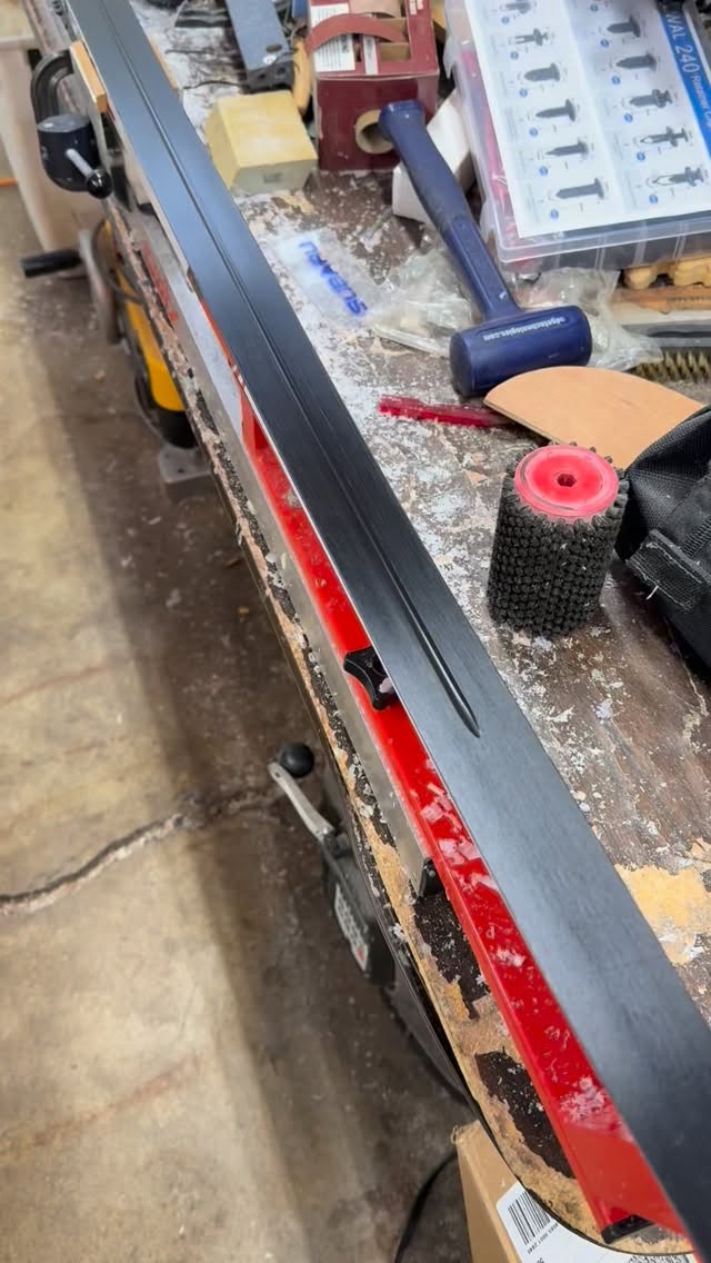 Quick way to speed up your skis for warmer conditions is to add some hand structure. This will only stay in for a limited time and will come out with regular waxing, so it’s not permanent like a stone grind. IDT Sports structure tools make this quick and easy!
#xcskiing #crosscountryskiing #idtsports
