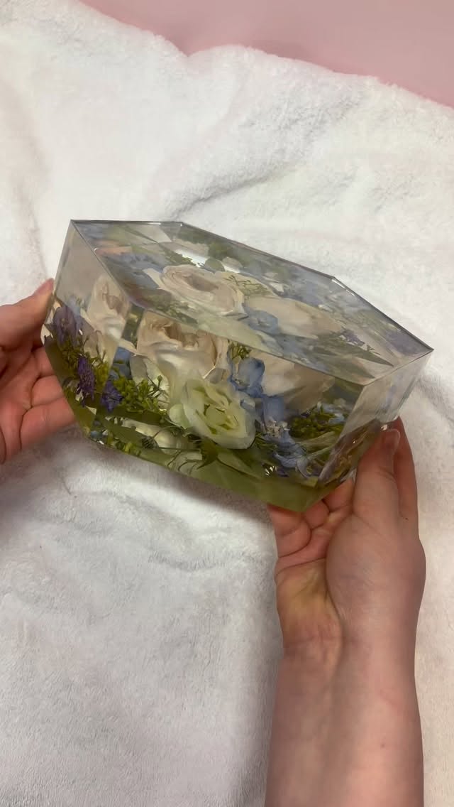 Wait for the demold 😮💨✨
This piece is almost ready to go home!
#resindemold #oddlysatisfying #resinart #flowerpreservation #weddingflowers