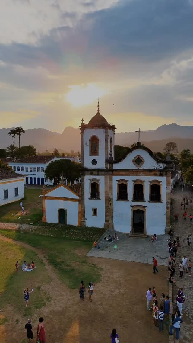 Feliz 2026 ✨
Que este novo ano traga mais leveza, bons encontros, boas experiências e muitas energias positivas para todos nós.
⸻——————
Happy 2026 ✨
May this new year bring lightness, great moments, meaningful experiences, and positive energy to us all.
#Paraty #Feliz2026 #AnoNovo #NewYear