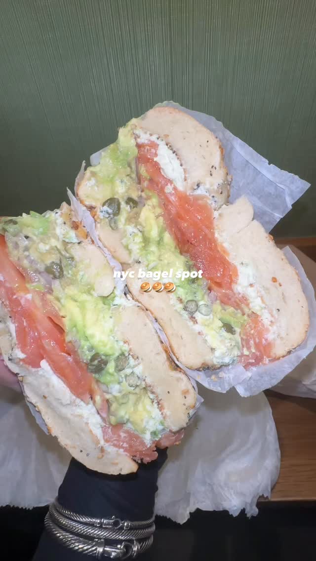 A New York trip isn’t complete without a true NYC bagel, and Brooklyn Bagel delivered. The Copper with smoked salmon + jalapeño asiago cream cheese was unreal — and the cannoli cream cheese?? Incredible 🥯✨
#nyceats #newyork #bagel #newyorkcity #breakfast