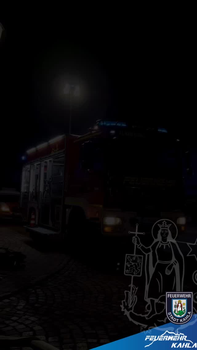 Guten Rutsch ins neue Jahr!🎉🚒
Damit der Jahreswechsel sicher bleibt, denkt bitte an den verantwortungsvollen Umgang mit Feuerwerk!
✅ Nur zugelassenes Feuerwerk verwenden
✅ Sicherheitsabstand einhalten
❗️ Feuerwerk niemals in der Hand zünden
❗️ Blindgänger nicht erneut anzünden
❌ Kein Feuerwerk auf Balkonen oder in der Nähe von Gebäuden
❌ Rücksicht auf Menschen, Tiere & Umwelt
Im Notfall: 112
Wir wünschen euch einen sicheren und unfallfreien Start ins neue Jahr!
Eure Kameraden der Feuerwehr Kahla🚒
•
#feuerwehrkahla #imeinsatzfürkahla #sichersilvesterfeiern #freiwilligefeuerwehr
