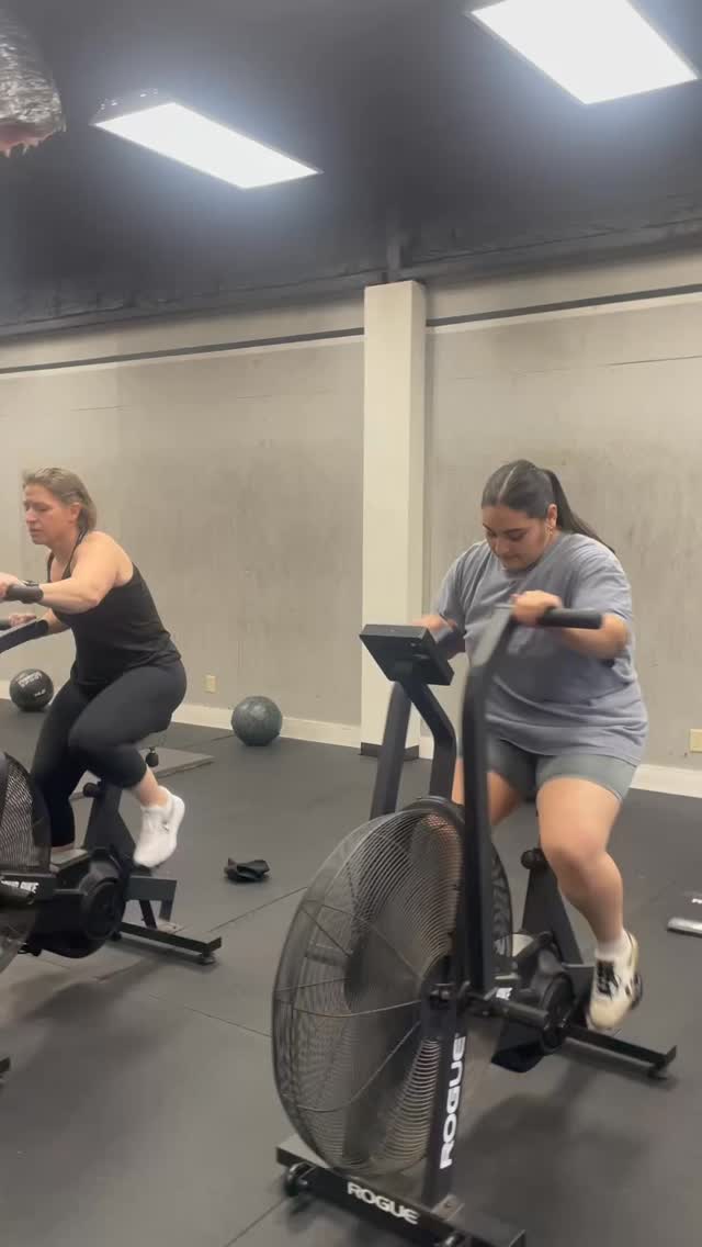 Never miss a MondayâŠ
đ Is that what I hear on the streets?
đŽââïž Calories on the bike
đ Wall balls
đȘ V-ups or GHDs
Show up. Get uncomfortable.
Set the tone for the week.
#NeverMissAMonday #MondayWOD #EarnYourRest
#CommunityStrong
CrossFitNarroway #Nacogdoches