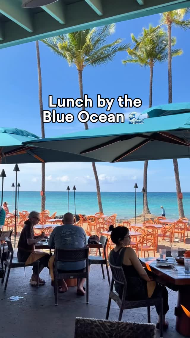 Have you seen water so blue? 😱
#oceanside #hawaii #waikoloa #lavalavabeachclub #aloha