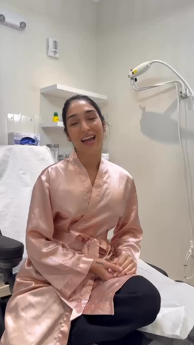 Hear from our beautiful patient as she shares her experience with transaxillary breast augmentation performed by Dr. Soler-Baillo. We are grateful for her trust and willingness to share her journey.🤍
💬Schedule a consultation to learn more.