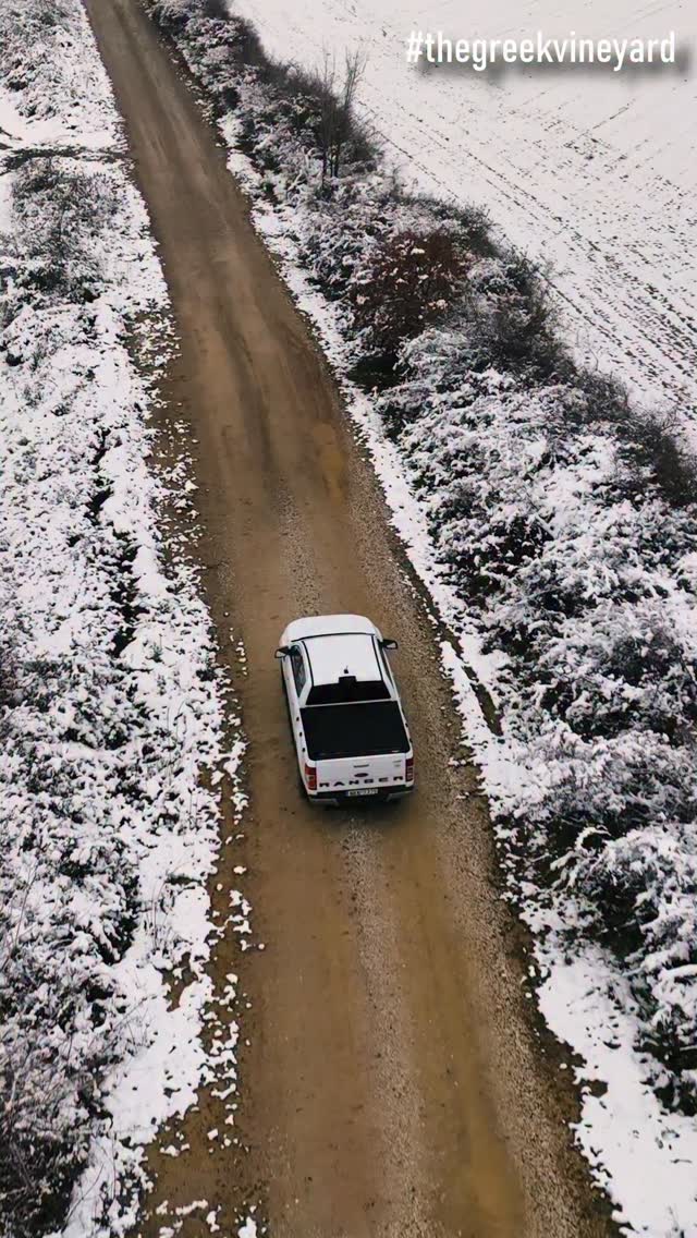 🍇 Λίγες ώρες μας χωρίζουν από το τέλος του 2025 και την αρχή του 2026. Μια νέα αμπελουργική και ελαιοκομικη χρόνια μας περιμένει γεμάτη προκλήσεις. Ευχόμαστε χρόνια πολλά με υγεία, ειρήνη και αγάπη σε όλους! Αποχαιρετούμε το 2025 με πλάνα αρχείου από χιονισμένους αμπελώνες (όπως θα θέλαμε να είναι αυτή την στιγμή!)
🍇 Βρείτε μας:
https://www.youtube.com/@TheGreekVineyard
https://www.instagram.com/the_greek_vineyard/
https://www.tiktok.com/@the_greek_vineyard
#thegreekvineyard #αμπελι #αμπελουργια #αγροτης #αγροτικεςδουλιες🚜🚜 agrotes greece farmer farming viticulture γεωργια agriculture shorts reelsinstagram reels foryourpage followers viral agrotes_army vineyard oliveyard vitculture pov 4u