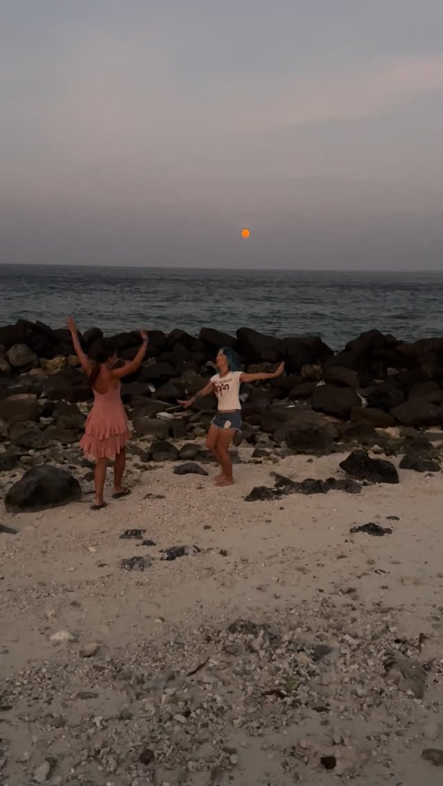 Wolf moon dance with @christine_pillow 🌕♥️⭐️ #transformation #friendship #adventure #nature #music #healing #fullmoon