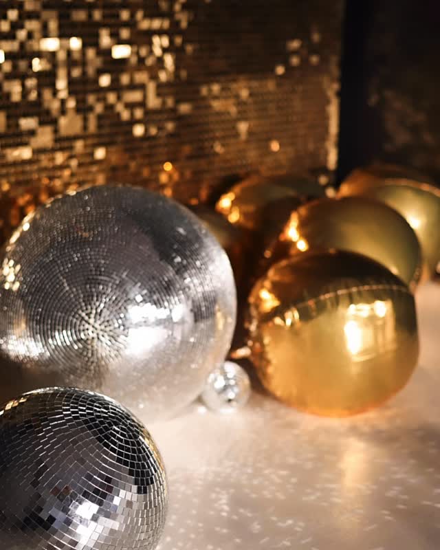 Une nouvelle année commence,
et j’avais envie de vous dire un grand merci !
Merci pour vos passages en boutique, nos échanges, les rires, les conseils et les jolis coups de cœur.
Merci pour votre fidélité indéfectible, votre curiosité et votre bonne humeur qui font vivre ce lieu jour après jour.
Je vous souhaite une très belle année 2026, lumineuse, joyeuse… et pleine de belles découverte ✨
# bonneannee2026