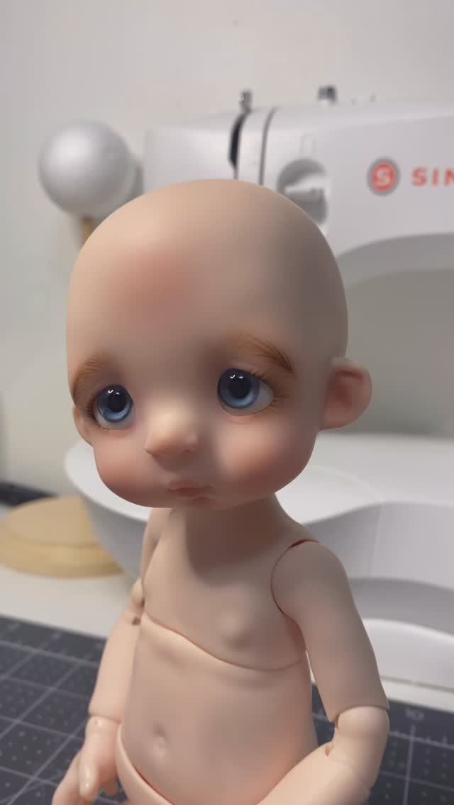 Playing with Kitty today, see how this body works and poses before the preorder opens on Monday #lindamacariodolls #bjddoll #artdoll #resinbjd #dollmaking