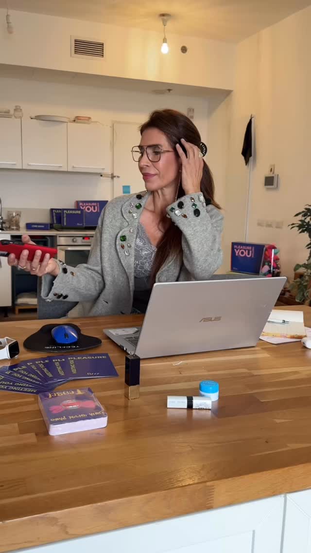  בין אם מדובר בערב נשים אינטימי בבית, באירוע חברה או כנס - קארן ה-Chief Of Pleasure שלנו כאן לערב של תוכן תוסס במיוחד. פרטים באתר או שלחו לנו הודעה #FizzzLove 😏