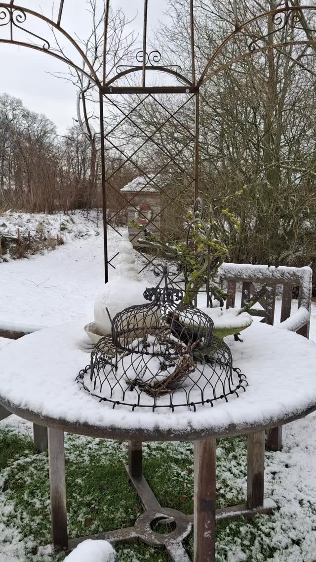 Winterzeit für Rosenkugeln......
#keramikwerkstatt #stemwede #töpferkurse #töpfern