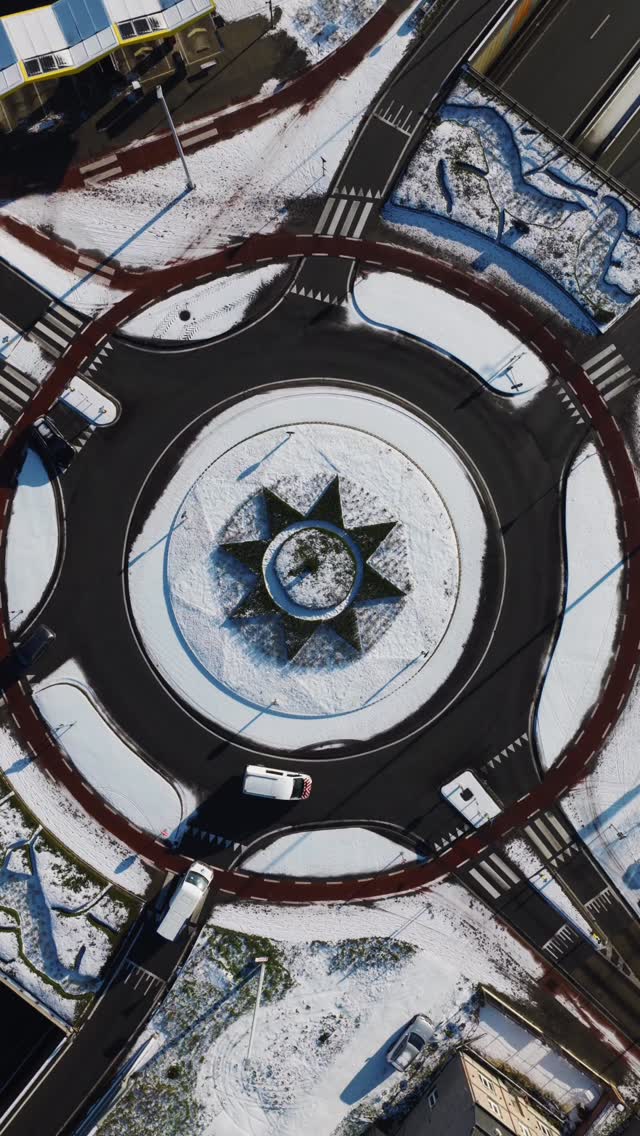 My hometown during winter ❄️ ⛄️
Enjoy the beauty of nature.
#aalter
#drone
#belaeyfilmproductions
#snow
#aaltersehandelaars