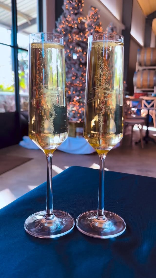 ✨ Cheers to a new year filled with good wine, great company, and beautiful moments.
Happy New Year from all of us at Durst. 🥂
✨Closed today but we will reopen with normal tasting room hours tomorrow!
#DurstWinery #CheersToTheNewYear #LodiWineCountry #PopTheBubbly #DurstMoments