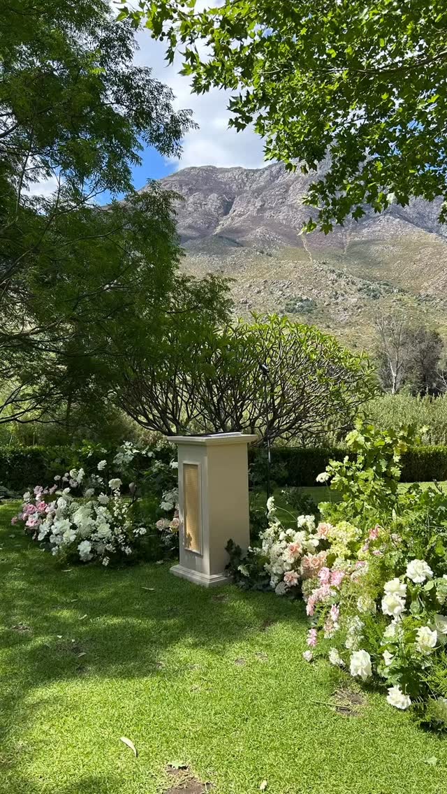Set the scene your way ✨
Your ceremony doesn’t have to look like everyone else’s.
How do you want the moment to feel…
Light hearted and fun, deeply emotional, or a mix of both?
Soft acoustic music and handwritten vows create intimacy, while a bold aisle entrance and the confetti toss bring energy ✨
#oliverock #outdoorwedding #destinationwedding
@anlah_floral_artistry
@zeven_media_
@film.and.fig
@cakedbynazlah
@allthingsweddingsa
@saronsbergcellar
@olive_rock_venue
@saweddings
@pinkbooksa_
@tulbagh