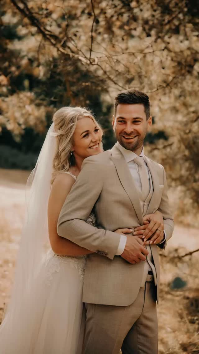 Wat een jaar!!! ❤️❤️❤️
Ook dit jaar is weer voorbij gevlogen en ik heb zó veel mooie herinneringen mogen maken 🥰
In deze reel alleen de bruiloften (die ik mag delen), maar ik heb ook heel veel zwangeren, pasgeboren baby’s en fantastische vrouwen mogen fotograferen 😍
Het klinkt cheesy, maar ik voel me zo ongelofelijk trots en dankbaar dat ik dat voor jullie mag doen.
Op naar nog veel meer mooie dingen in 2026 🔥🔥
.
.
.
.
.
#engaged #bruiloft #trouwfotograafgezocht #trouwfotografie #bohowedding #jaikwil #bridetobe #trouwplannen #weddinginspiration #trouwreportage #verloofd #weddingideas #fotograaf #bruidsfotografie #bruidsfotograaf #ikgatrouwen #bride #bruiloftinspiratie #bohemianwedding #weddingday #trouwinspiratie #bruid #trouwen #trouwfotograaf #wijgaantrouwen #huwelijk #junebugweddings #trouweninnederland #trouwfotograafnederland #vierdeliefde